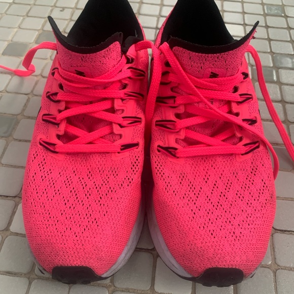 Nike Shoes - Nike Size 7 Sneakers